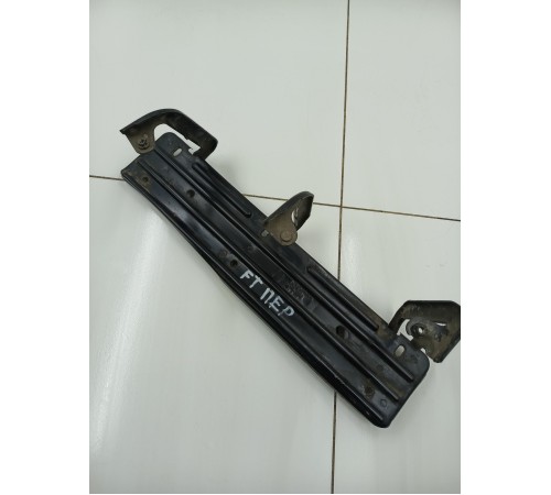 Кронштейн подножки передний