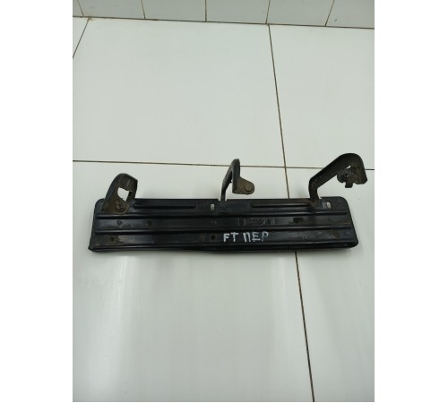 Кронштейн подножки передний