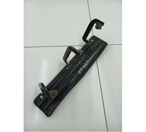 Кронштейн подножки передний