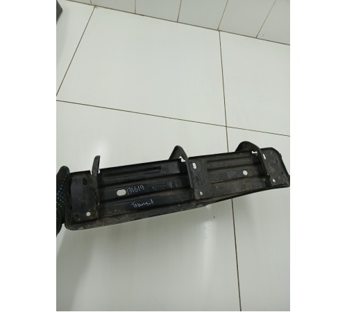 Кронштейн подножки передний