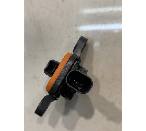 Датчик удара двери (передний, левый)