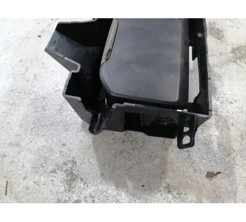 Бардачок центральной консоли задний