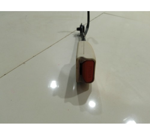 Ответная часть ремня безопасности (передняя левая)