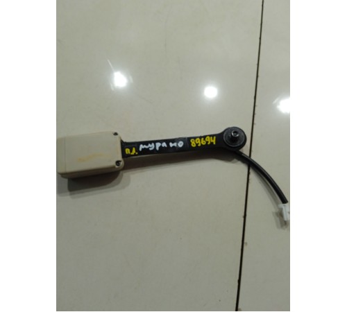 Ответная часть ремня безопасности (передняя левая)