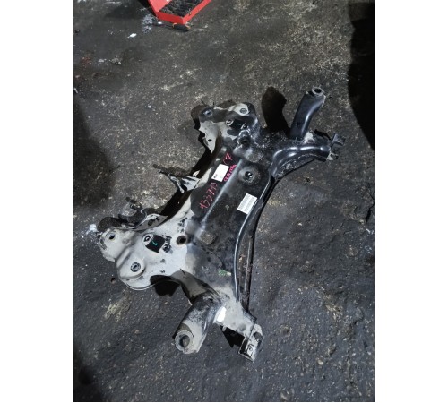 Балка подвески передняя (подрамник)