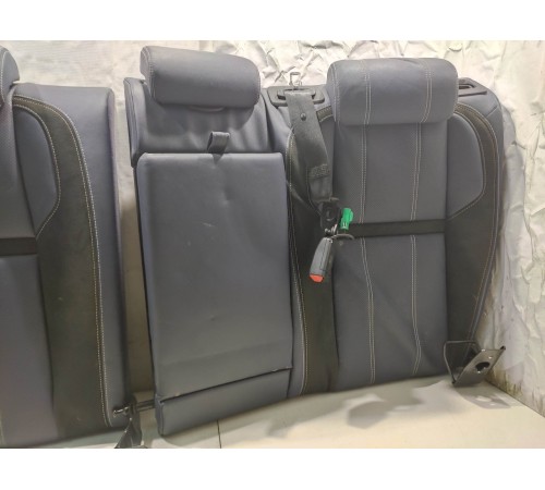 Заднее сиденье