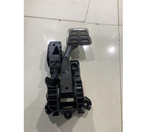 Педаль тормоза