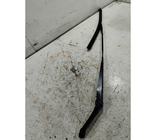 Поводок стеклоочистителя правый