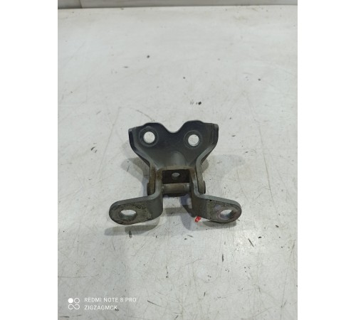 Петля двери(передняя правая нижняя)