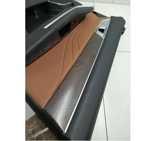 Обшивка двери передняя правая