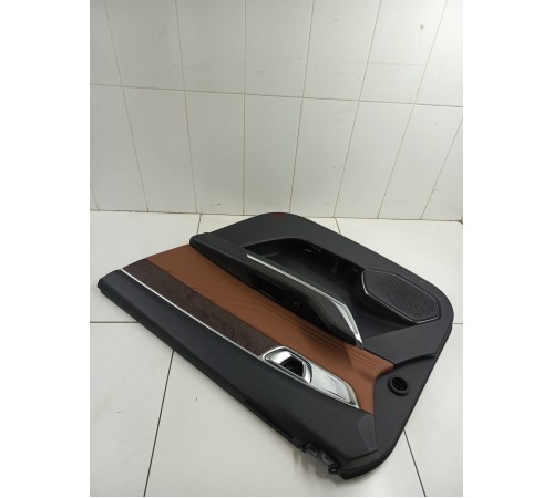 Обшивка двери передняя правая