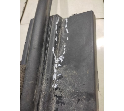 Пыльник крыла передний левый