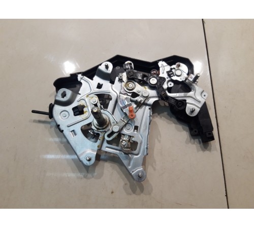 Замок открывания средней двери(правый)