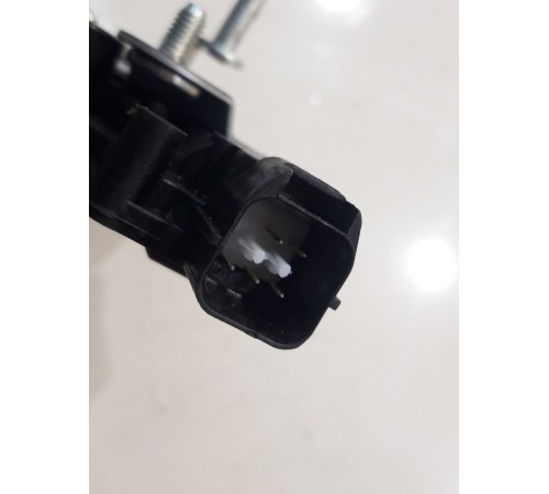 Замок открывания средней двери(правый)