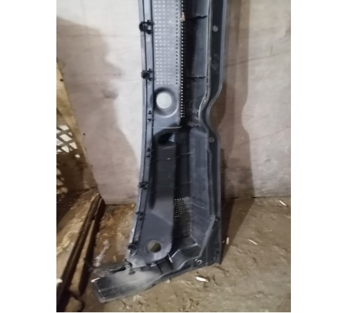 Жабо лобового стекла под дворники