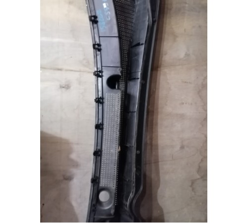 Жабо лобового стекла под дворники