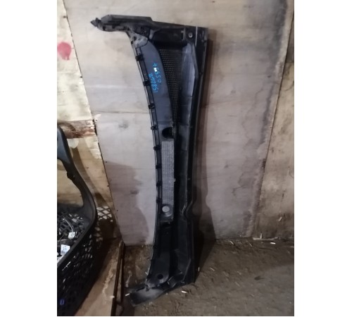 Жабо лобового стекла под дворники