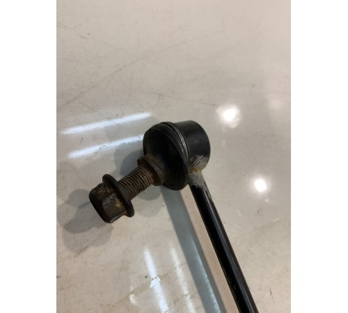 Стойка переднего стабилизатора