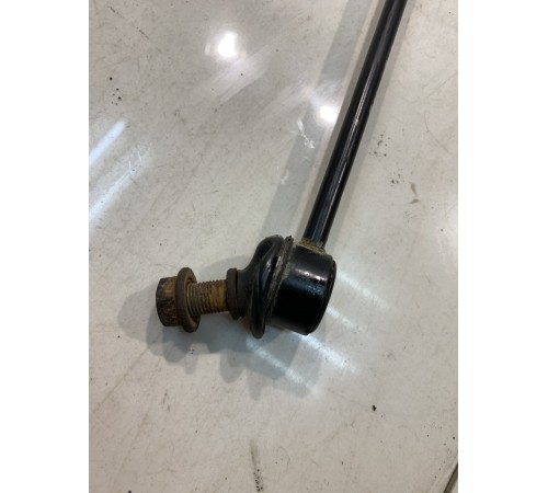 Стойка переднего стабилизатора