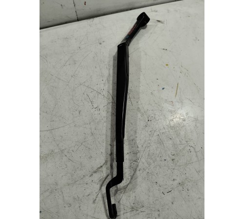 Поводок стеклоочистителя левый