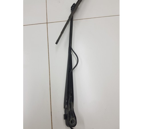 Поводок стеклоочистителя правый