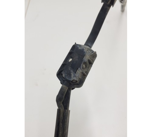 Поводок стеклоочистителя правый