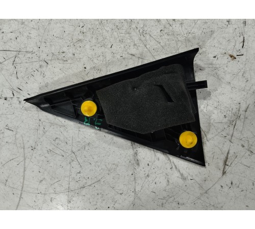 Угол двери задний правый внутренний 