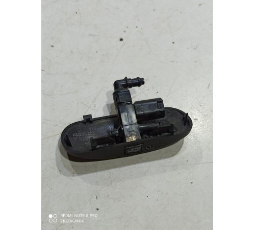 Форсунка омывателя лобового стекла правая