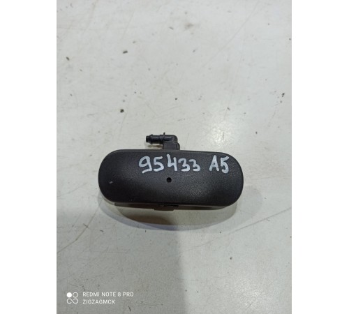 Форсунка омывателя лобового стекла правая