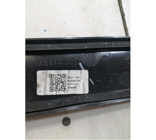 Накладка крышки багажника левая