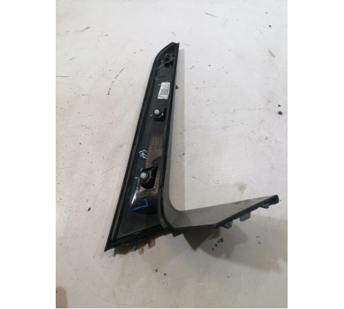 Накладка крышки багажника левая