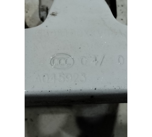 Петля двери багажника 