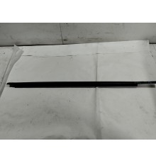 Уплотнитель стекла передний левый