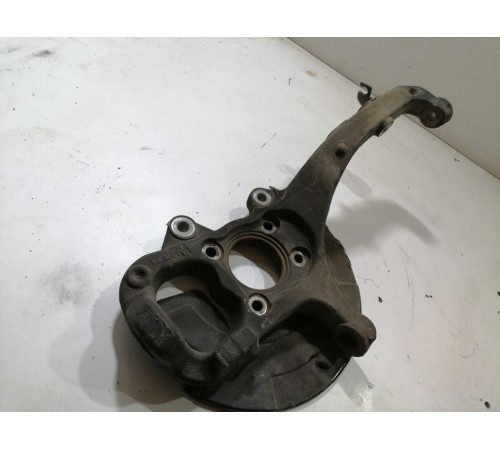 Кулак поворотный передний левый