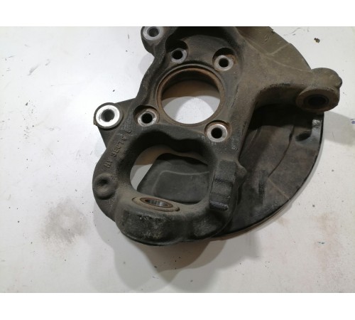 Кулак поворотный передний левый