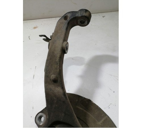 Кулак поворотный передний левый