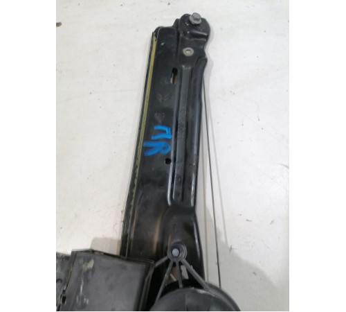 Стеклоподъёмник передний правый