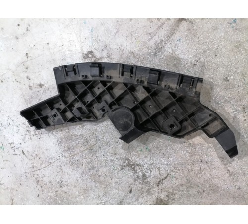 Кронштейн крепления фары передний левый