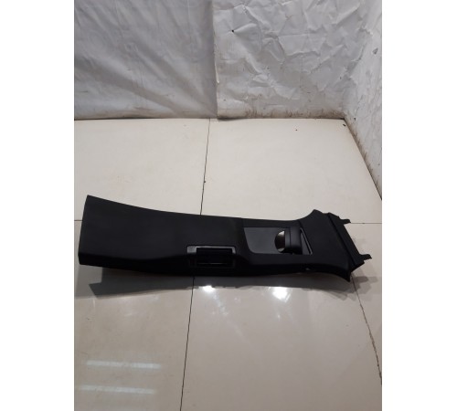 Обшивка стойки (правая, центральная)