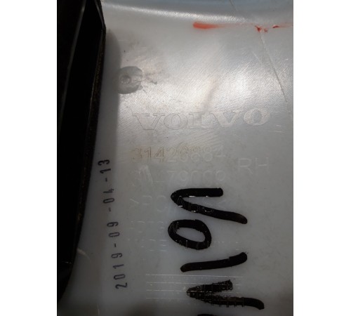 Обшивка стойки (правая, центральная)