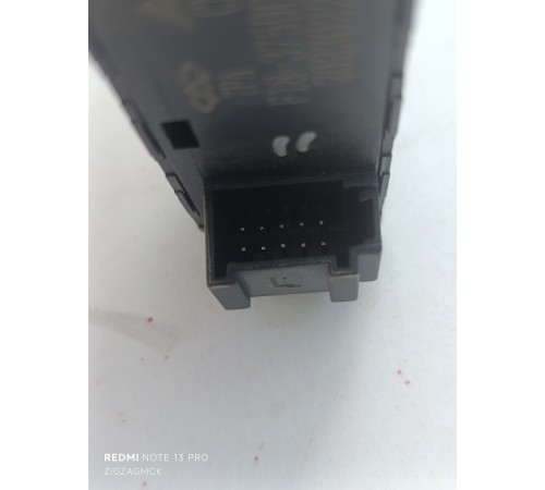 Кнопки подогрева заднего ряда сидений