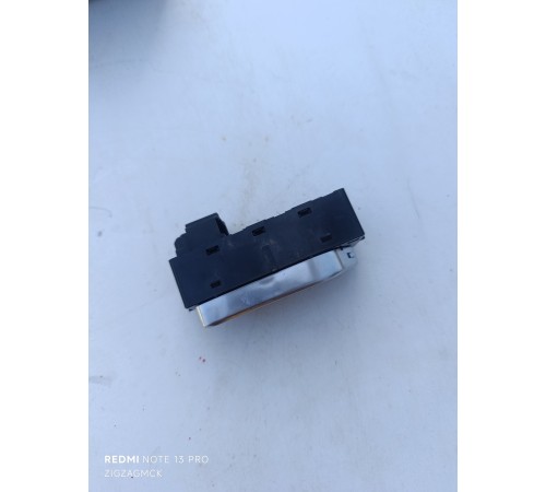 Кнопки подогрева заднего ряда сидений