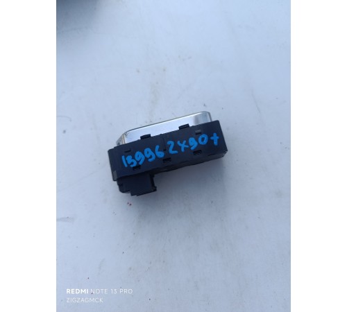 Кнопки подогрева заднего ряда сидений