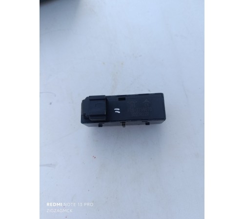 Кнопки подогрева заднего ряда сидений