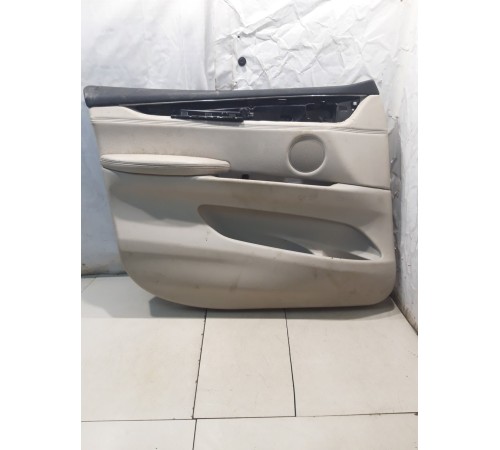 Обшивка двери (передняя, левая)