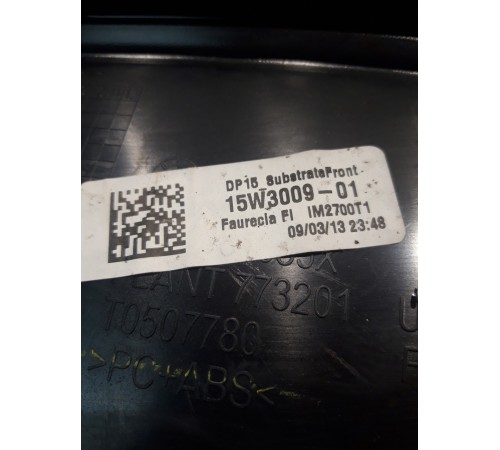 Обшивка двери (передняя, левая)