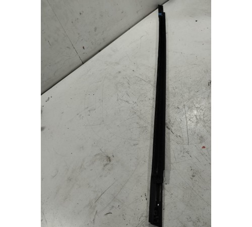 Уплотнитель стекла (задний правый наружный)