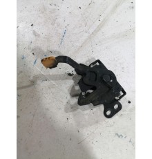 Замок капота