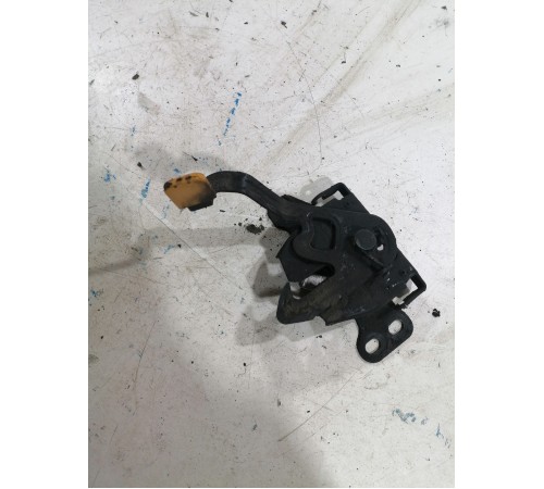 Замок капота