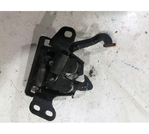 Замок капота